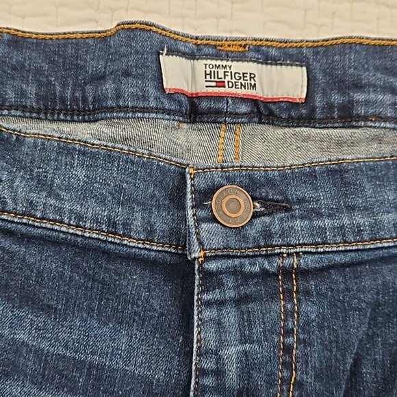 Tommy Hilfiger Jeans Men's 42x32 Stretch Medium Wash Denim Straight Leg EUC LN - Picture 9 of 15